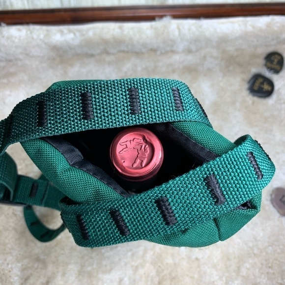Picnic Time Green Insulated Wine Tote with Multi Functional Tool Cork Screw - Picture 3 of 6
